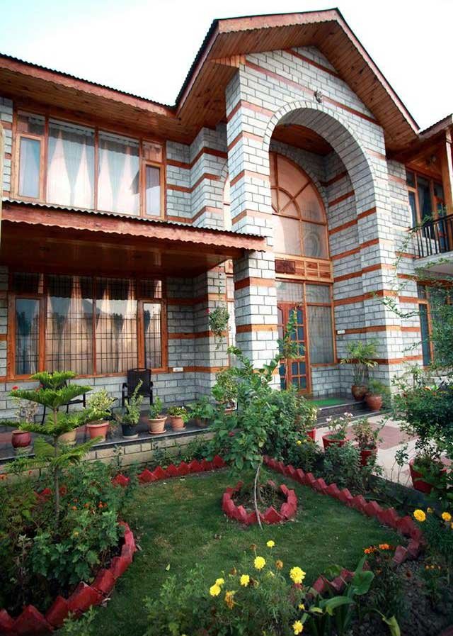 Kapoor Mansion — Garden & Grounds
